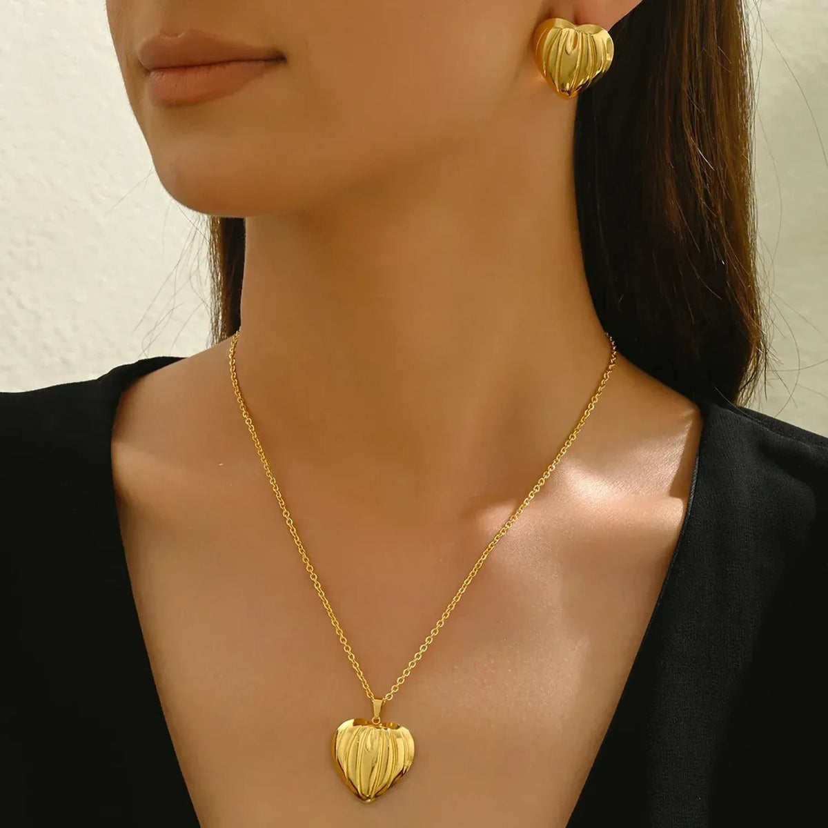 Cross-border European American Women Long Necklace, Niche Heart Pendant Design, Matching Wrinkle Textured Earrings, Premium Versatile Daily Neck Ear Jewelry